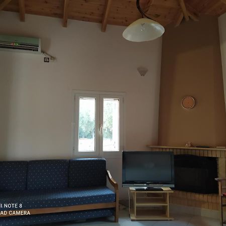 Ozena Countryside Apartment Vromonérion Eksteriør billede