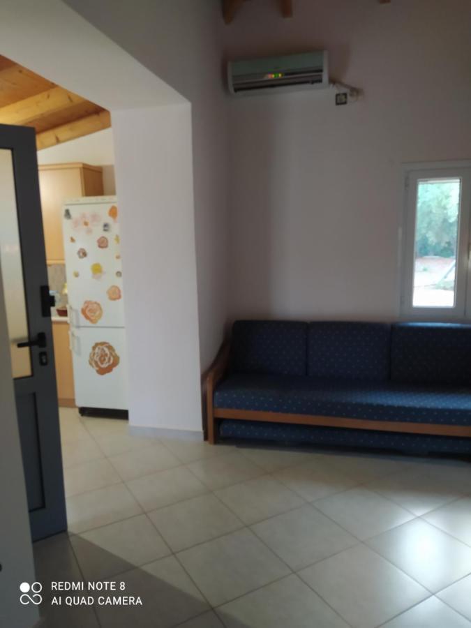 Ozena Countryside Apartment Vromonérion Eksteriør billede