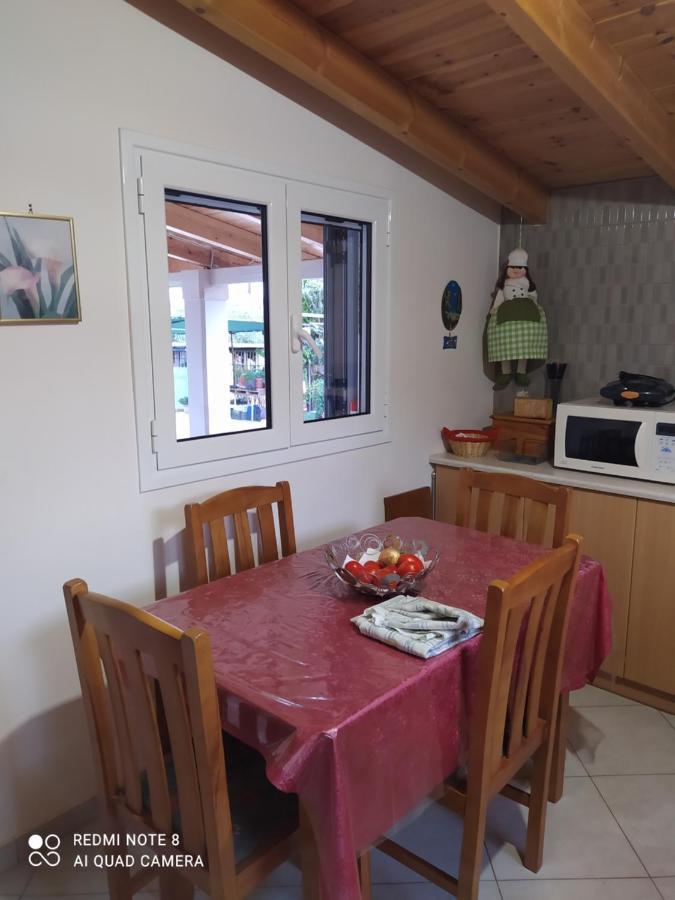 Ozena Countryside Apartment Vromonérion Eksteriør billede
